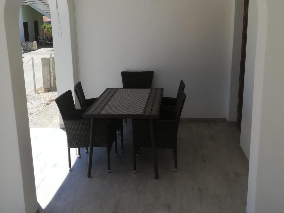 Leo Apartment Вир Екстериор снимка