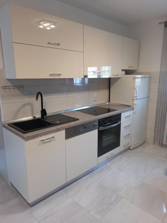 Leo Apartment Вир Екстериор снимка