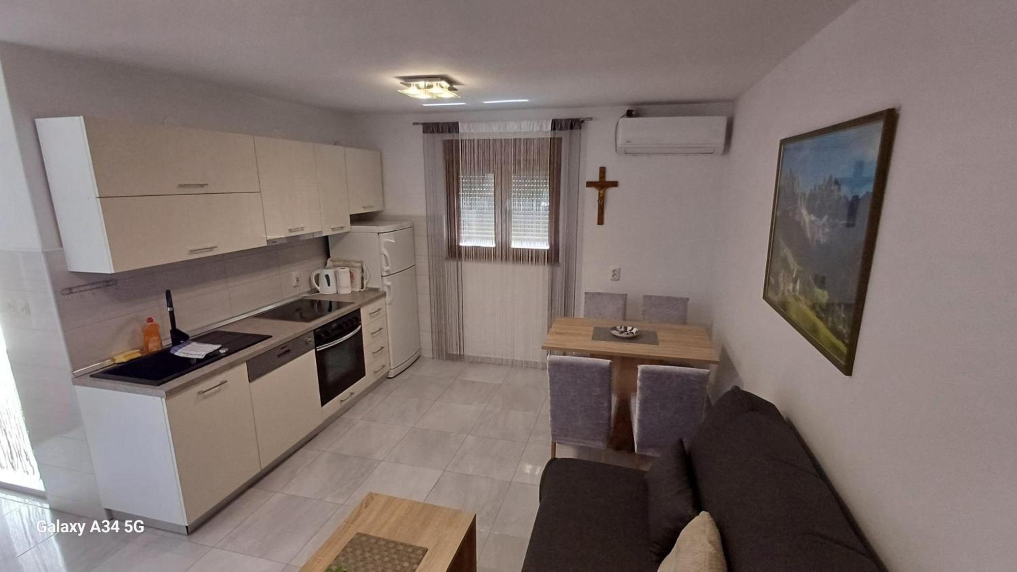 Leo Apartment Вир Екстериор снимка