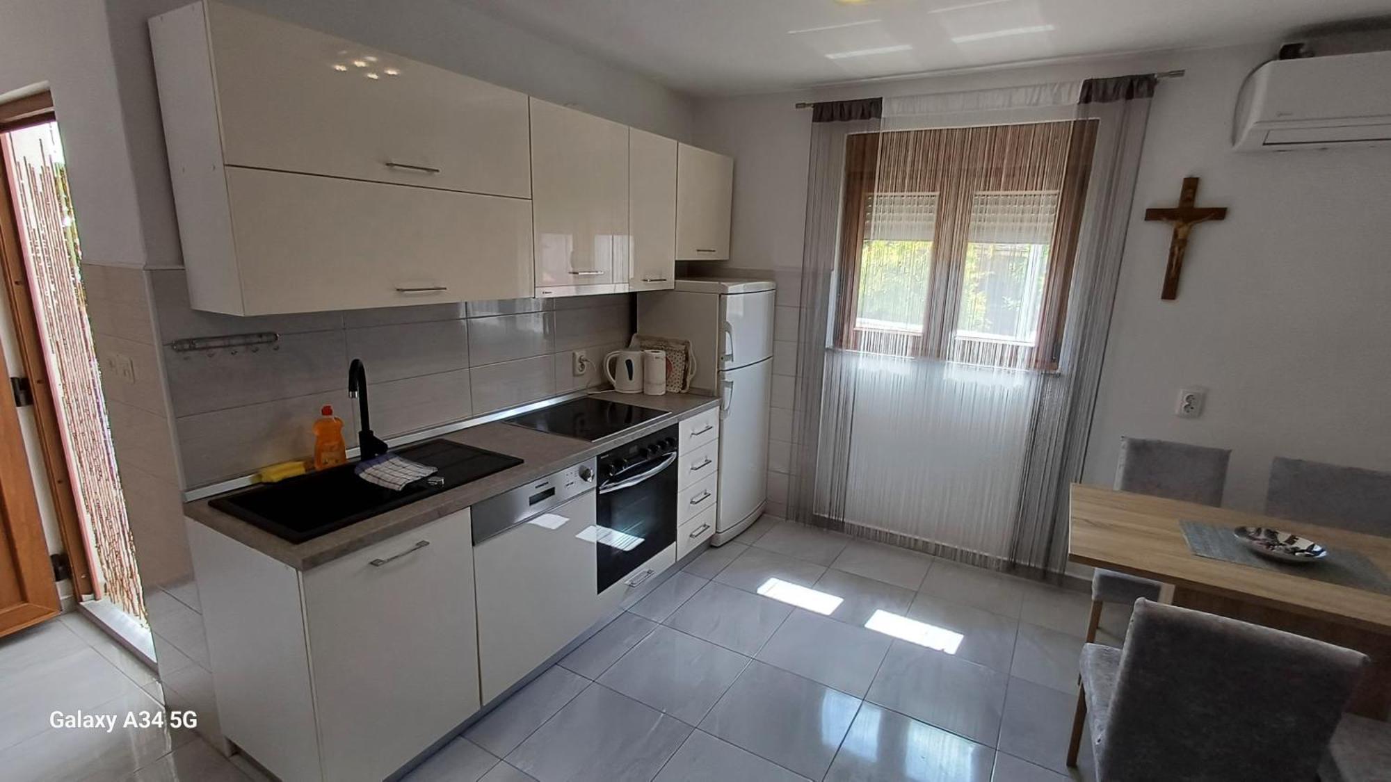 Leo Apartment Вир Екстериор снимка