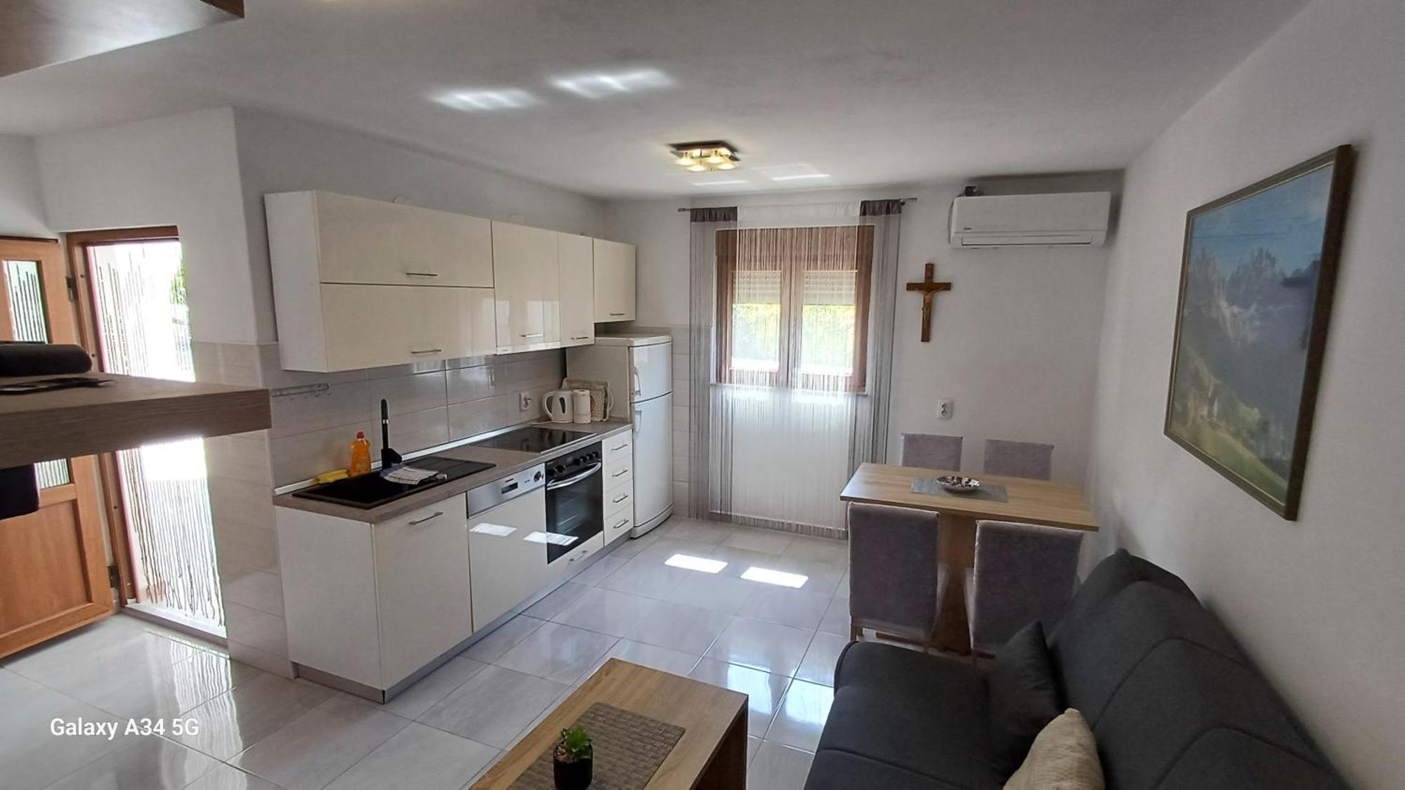 Leo Apartment Вир Екстериор снимка